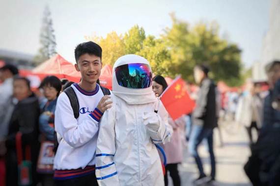 說明:https://news.buaa.edu.cn/__local/2/FC/C7/ECD0A03BCD24405FF4F2E556F11_FDE44EB5_1110F.jpg?e=.jpg